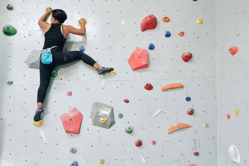 Die Kunst des Routesettings: Wie werden Kletterrouten und Boulder erstellt?