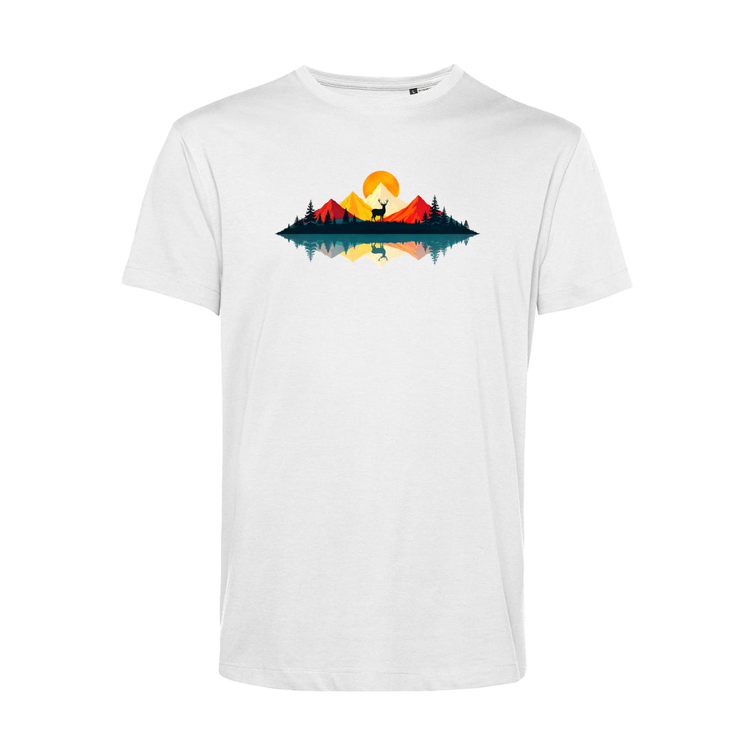 Herren T-Shirt - Stille Berglandschaft am Morgen mit Hirsch