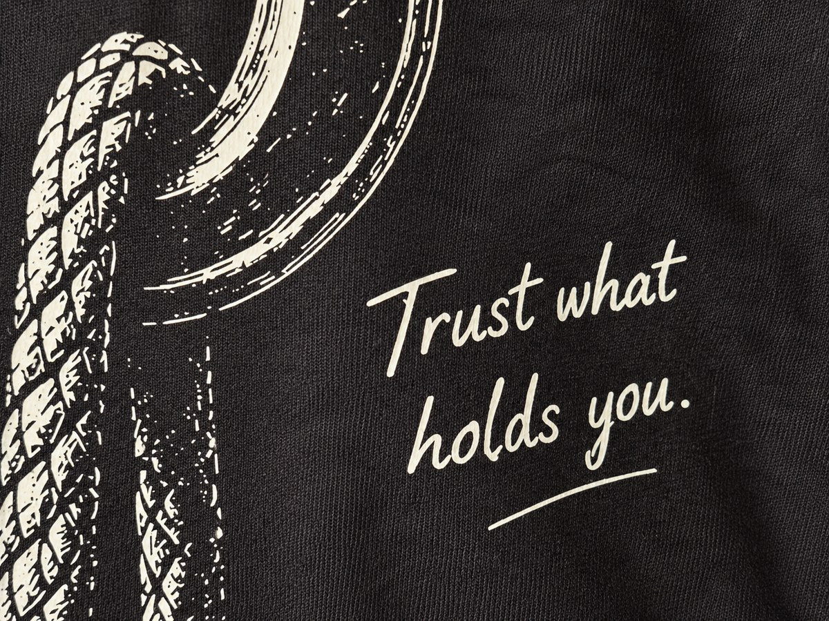 TRUST – Signature T-Shirt